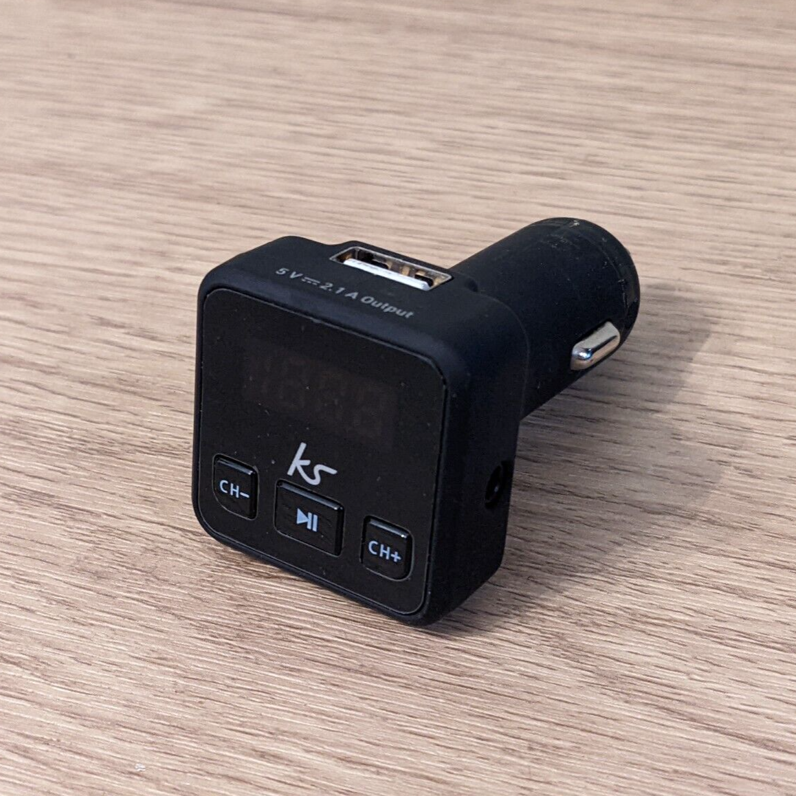 KitSound MyFM2 Bluetooth in-car wireless FM transmitter adapter