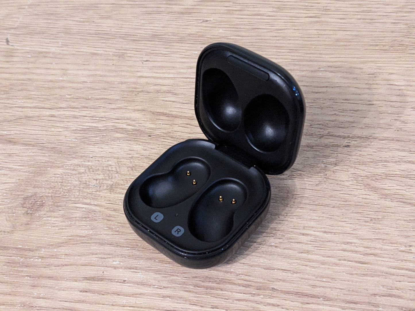 Samsung Galaxy Buds Live replacement parts: charging case, left/right earbuds