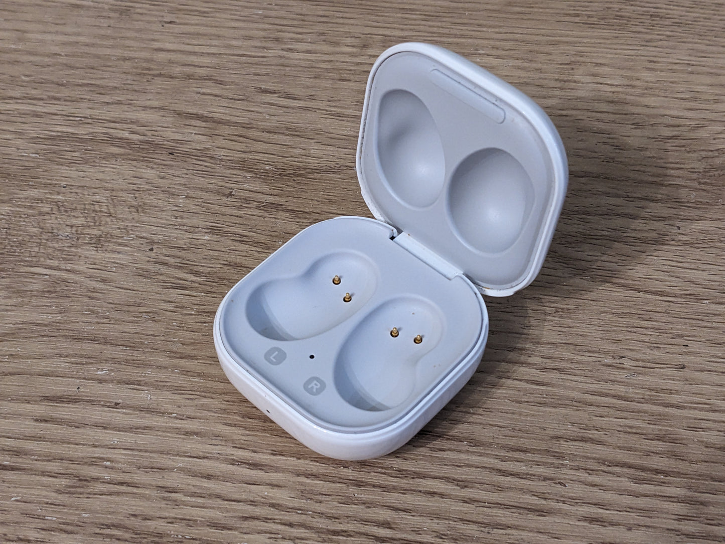 Samsung Galaxy Buds Live replacement parts: charging case, left/right earbuds