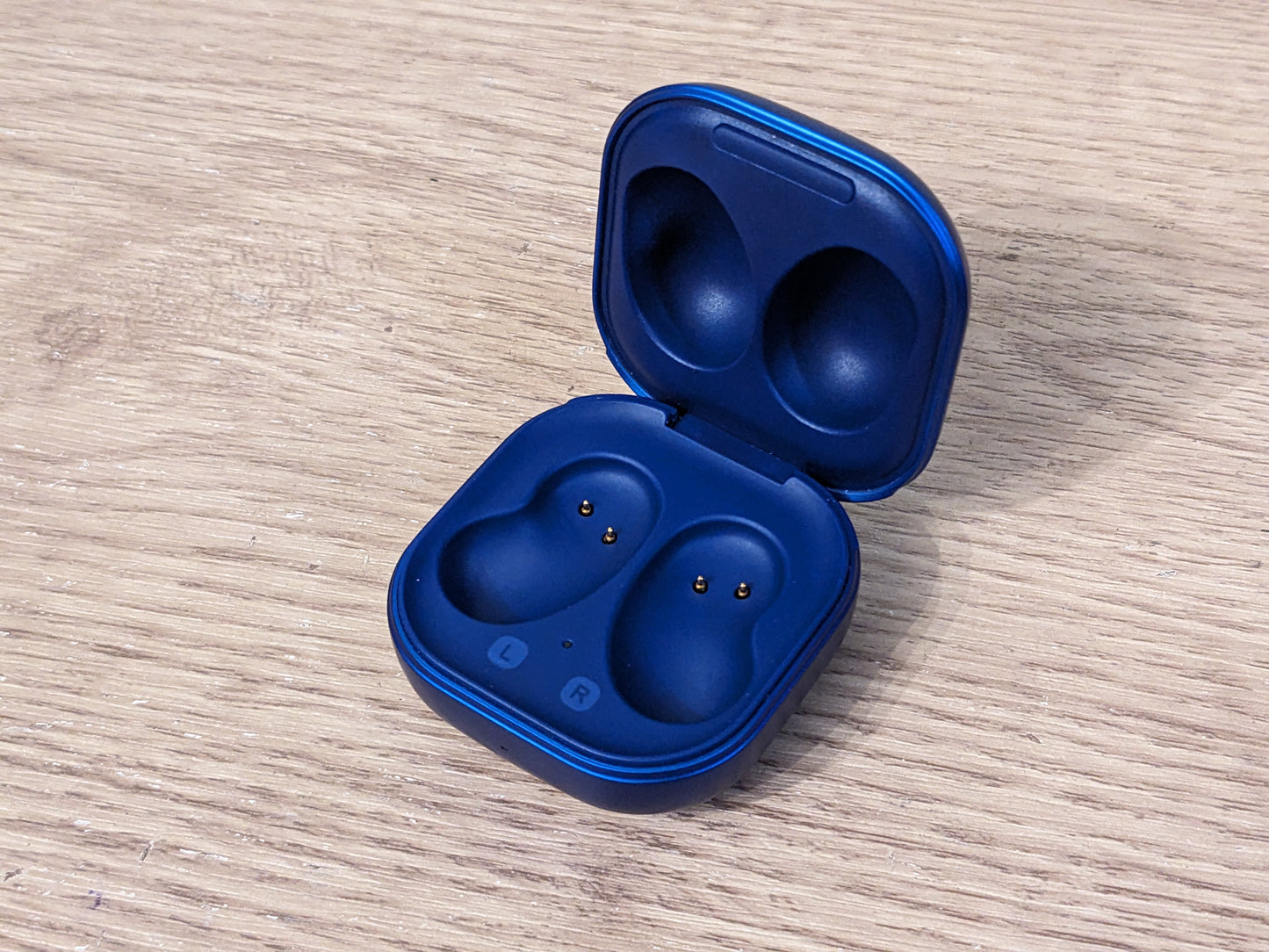 Samsung Galaxy Buds Live replacement parts: charging case, left/right earbuds