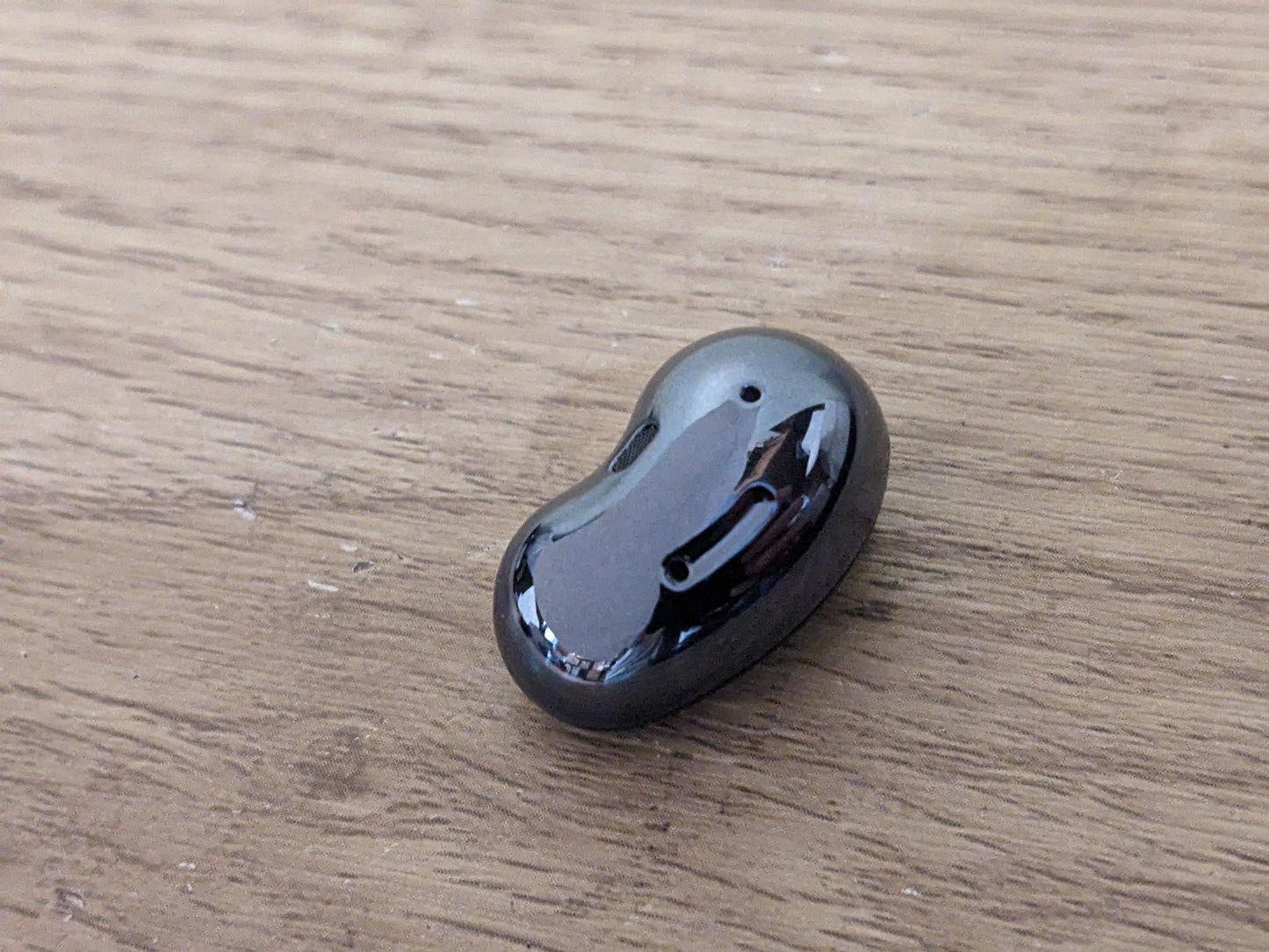 Samsung Galaxy Buds Live replacement parts: charging case, left/right earbuds