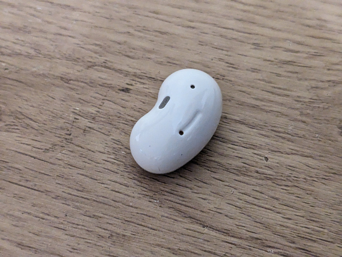 Samsung Galaxy Buds Live replacement parts: charging case, left/right earbuds