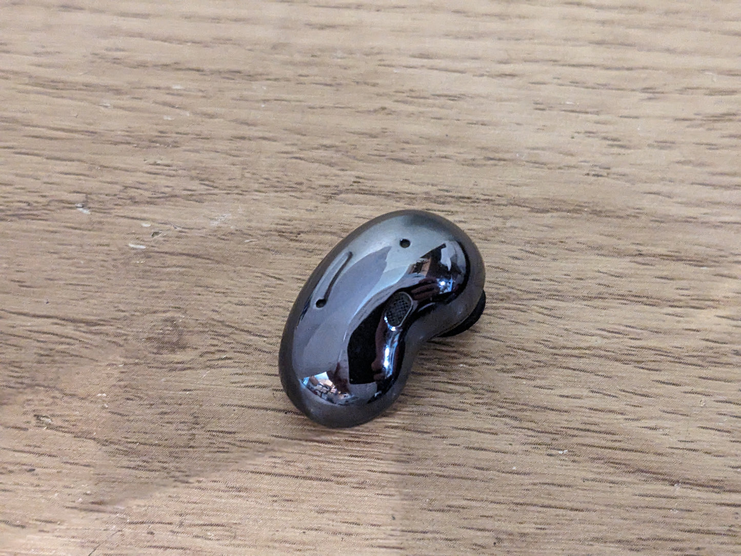 Samsung Galaxy Buds Live replacement parts: charging case, left/right earbuds