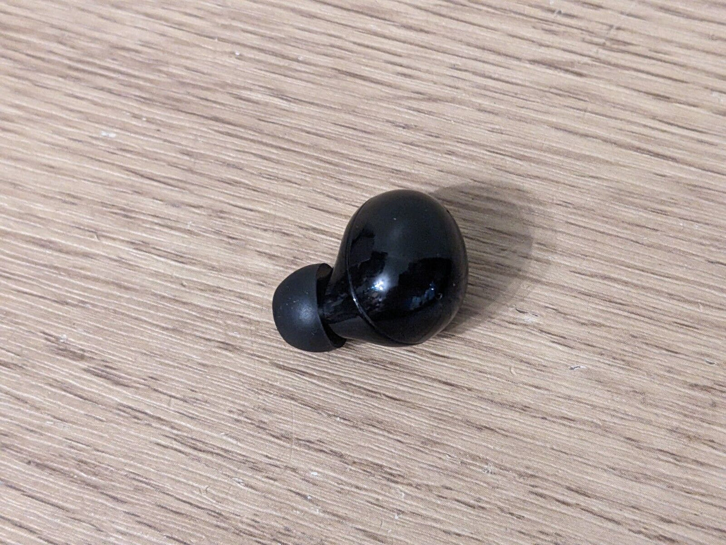 Samsung Galaxy Buds2 replacement parts: charging case, left/right earbuds
