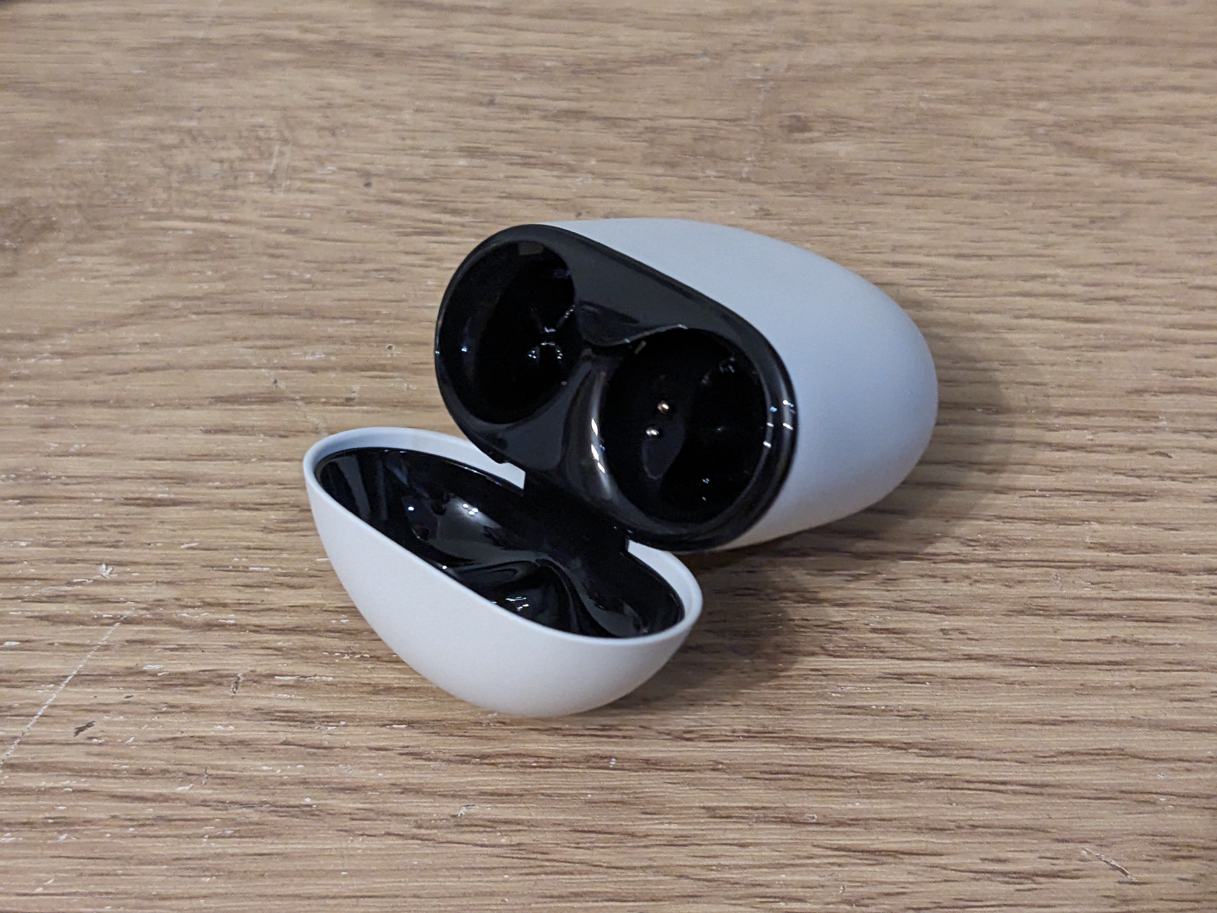 Pixel buds best sale 2 charging case